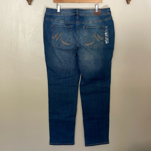 NWOT Maurices Jeans. 18W Reg - Picture 1 of 7